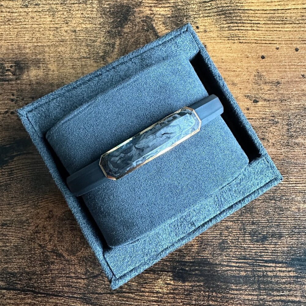 David Yurman Streamline ID Rubber Bracelet w/ Forged Carbon in 18K Gold - Medium